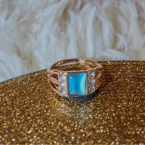 Elegant Turquoise and Gold Women's Ring
